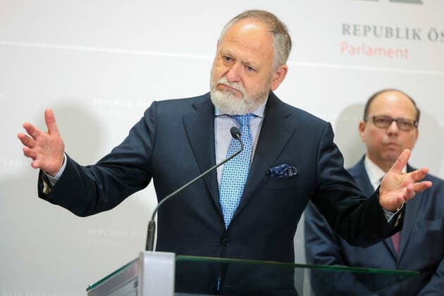 20211030 Campaign 80 percent - Rendi-Wagner launches initiative on vaccination with doctors VIENNA, AUSTRIA - OCTOBER 30: Oncologist Christoph Zielinski and President Thomas Szekeres (Medical Association) at Campaign - 80 percent - Rendi-Wagner launches initiative on vaccination with doctors at Palais Epstein on October 30, 2021 in Vienna, Austria. 211030_SEPA_10_027 Copyright: xMichaelxIndrax SEPAxMedia