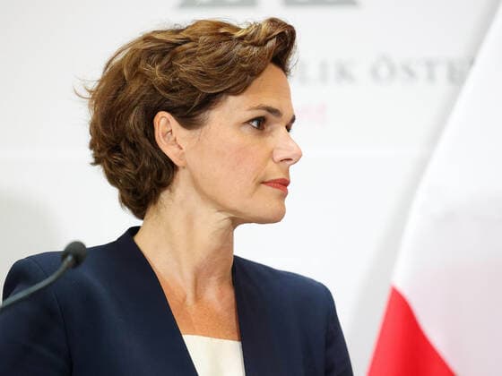 20211030 Campaign 80 percent - Rendi-Wagner launches initiative on vaccination with doctors VIENNA, AUSTRIA - OCTOBER 30: Federal Party Chairwoman and Club Chief in the National Council Pamela Rendi-Wagner (SPOe) at Campaign - 80 percent - Rendi-Wagner launches initiative on vaccination with doctors at Palais Epstein on October 30, 2021 in Vienna, Austria. 211030_SEPA_10_035 Copyright: xMichaelxIndrax SEPAxMedia