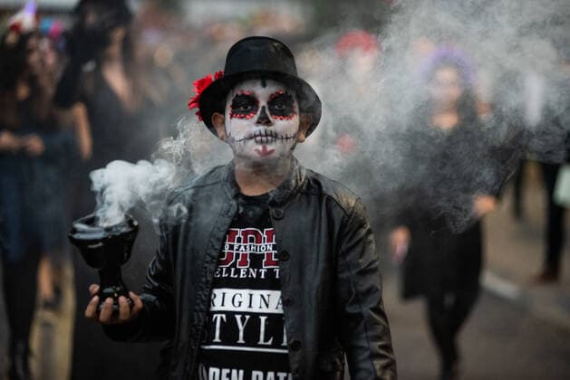 October 29, 2021: Hundreds of people disguised as the traditional catrinas parade in the streets of Xalapa, Veracruz, Mexico for the celebration of the Day of the Dead. This celebration included marching bands, dance groups, and families who joined the parade. - ZUMAqp1_ 20211029_zip_qp1_006 Copyright: xHectorxAdolfoxQuintanarxPerezx