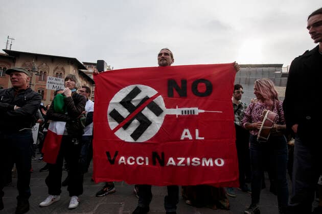 News Bilder des Tages Opponents Of Italy s Green Pass From Tuscany Gathered In Pisa Opponents of Italy s Green pass from Tuscany gathered in Pisa, Italy, on October 30, 2021. One thousand anti-vaccine activists walked the streets of Pisa to contest the Green Pass, the Italian health pass that requires workers to have government-issued proof of vaccination. Pisa Italy  Copyright: xEnricoxMattiaxDelxPuntax delpunta-manifest211030_np7Yj