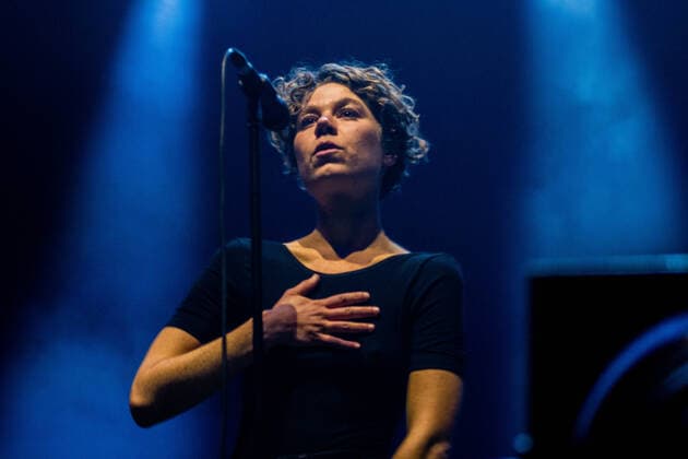 October 30, 2021, London, England, United Kingdom: Alexandra Palace, London, UK, 30th October 2021. Christine, singer of the German indie-pop band Hope, performs its supporting gig to the Bauhaus. London United Kingdom - ZUMAm203 20211030_zip_m203_033 Copyright: xSabrinaxMerollax
