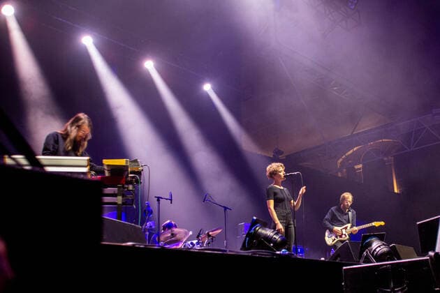 October 30, 2021, London, England, United Kingdom: Alexandra Palace, London, UK, 30th October 2021. The German Indie-rock band Hope performs its supporting gig to the Bauhaus. London United Kingdom - ZUMAm203 20211030_zip_m203_034 Copyright: xSabrinaxMerollax