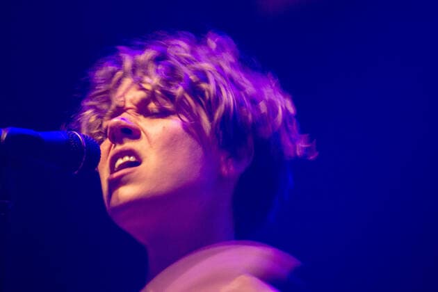 Entertainment Bilder des Tages October 30, 2021, London, England, United Kingdom: Alexandra Palace, London, UK, 30th October 2021. Christine, singer of the German indie-pop band Hope, performs its supporting gig to the Bauhaus. London United Kingdom - ZUMAm203 20211030_zip_m203_036 Copyright: xSabrinaxMerollax