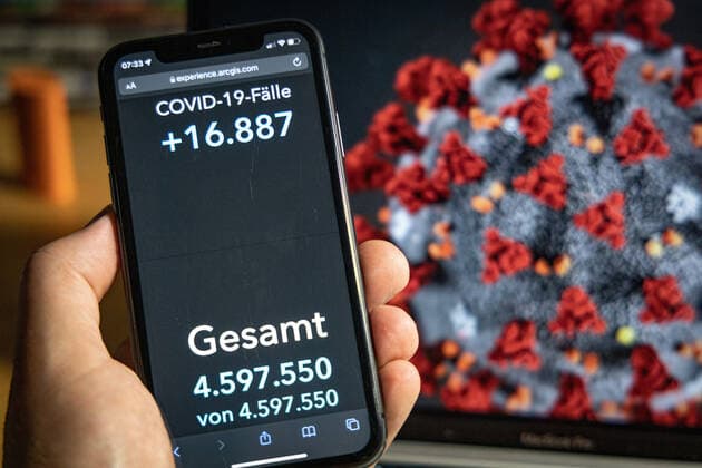 Coronavirus in Germany Covid 19 Dashboard of the Robert Koch Institute 31 10 2021 Robert Koch Institute 7 days Incidence 149.4 7 days Number of cases 124 198 COVID 19 cases 4 597 550 Addition of 16 887 compared to the previous day COVID 19 deaths 95 729 Addition of 33 compared to the previous day