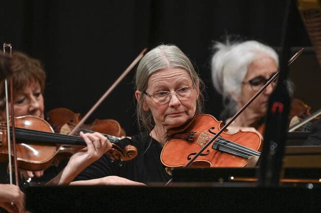 Concert of the orchestra of the Gesellschaft der Musikfreunde Gmunden, in the Toskana Kongress, in the context of the Salzkammergut Festwochen in Gmunden, on 30 10 21 The picture shows violinists of the orchestra 2021 Concert of the orchestra of the Gesellschaft der Musikfreunde Gmunden, in the Toskana Kongress, in the context of the Salzkammergut Festwochen in Gmunden, on 30 10 21