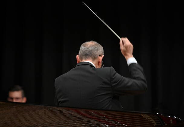 Concert of the orchestra of the Gesellschaft der Musikfreunde Gmunden, at the Toskana Kongress, as part of the Salzkammergut Festwochen in Gmunden, on 30 10 21 The picture shows the conductor of the orchestra, Klaus Pesendorfer during the conducting 2021 Concert of the orchestra of the Gesellschaft der Musikfreunde Gmunden, at the Toskana Kongres
