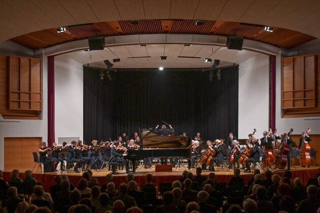 Concert of the orchestra of the Gesellschaft der Musikfreunde Gmunden, at the Toskana Kongress, as part of the Salzkammergut Festwochen in Gmunden, on 30 10 21 The picture shows a general view of the orchestra with audience 2021 Concert of the orchestra of the Gesellschaft der Musikfreunde Gmunden, at the Toskana Kongress, as part of the Salzkammergut Festwochen in Gmunden,