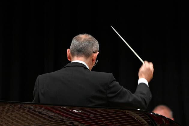 Concert of the orchestra of the Gesellschaft der Musikfreunde Gmunden, at the Toskana Kongress, as part of the Salzkammergut Festwochen in Gmunden, on 30 10 21 The picture shows the conductor of the orchestra, Klaus Pesendorfer during the conducting 2021 Concert of the orchestra of the Gesellschaft der Musikfreunde Gmunden, at the Toskana Kongres