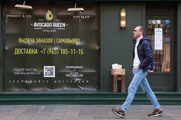 MOSCOW, RUSSIA - OCTOBER 31, 2021: A man walks past the Avocado Queen restaurant. Moscow has introduced non-working days from October 28 to November 7 to prevent the spread of the novel coronavirus. Restaurants and cafes are open for takeout and delivery. Vyacheslav Prokofyev TASS  TS116656