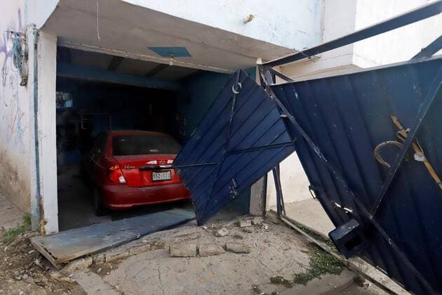 Photograph of damage to homes after an explosion and fire occurred in the municipality of San Pablo Xochimehuacan, in the state of Puebla, Mexico, 31 October 2021. Elements of Civil Protection, the Mexican Army, and the Navy protect the area from the explosion and fire due to a gas leak in a clandestine outlet. Explosion due to clandestine gas intake in the state of Puebla !ACHTUNG: NUR REDAKTIONELLE NUTZUNG!  Copyright: xHildaxRiosx MEX5524 20211031-1a362a63b54372f5dd8c53f83f328d159f6d5853