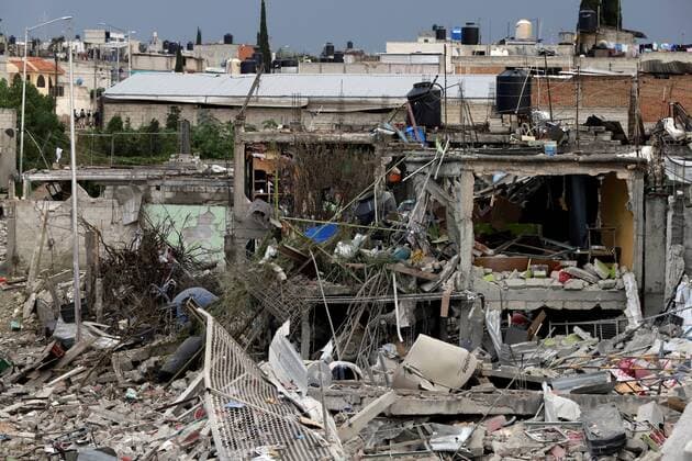 Photograph of the area where an explosion and fire occurred today, in the municipality of San Pablo Xochimehuacan, in the state of Puebla, Mexico 31 October 2021. Elements of Civil Protection, the Mexican Army, and the Navy protect the area from the explosion and fire due to a gas leak in a clandestine outlet. Explosion due to clandestine gas intake in the state of Puebla !ACHTUNG: NUR REDAKTIONELLE NUTZUNG!  Copyright: xHildaxRíosx MEX5673 20211101-0f0181e1163f2f8fcd529a1d23d541edcd159f40