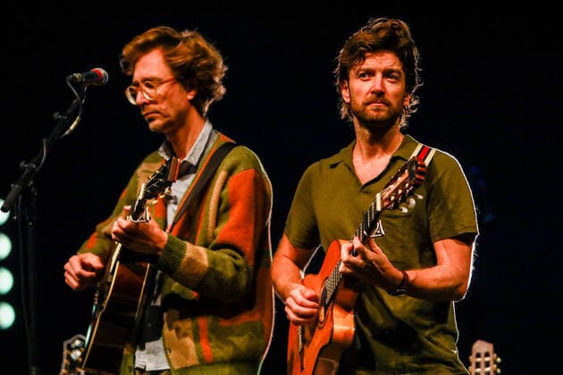Kings Of Convenience In Concert (L-R) Erlend ye, Eirik Glambek Be of Kings Of Convenience performs at Teatro Degli Arcimboldi in Milano, Italy on November 01, 2021 Milan Italy  Copyright: xMairoxCinquettix cinquetti-kingsofc211101_npgU5