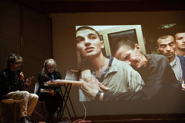 October 31, 2021: Carol Guzy, war photographer, during her presentation From wars to Gardens of wonders: diary of pandemics at the international photography festival Mirar distinto , in Xalapa, Mexico - ZUMAqp1_ 20211031_zip_qp1_007 Copyright: xHectorxAdolfoxQuintanarxPerezx