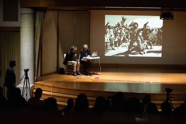 October 31, 2021: Carol Guzy, war photographer, during her presentation From wars to Gardens of wonders: diary of pandemics at the international photography festival Mirar distinto , in Xalapa, Mexico - ZUMAqp1_ 20211031_zip_qp1_008 Copyright: xHectorxAdolfoxQuintanarxPerezx