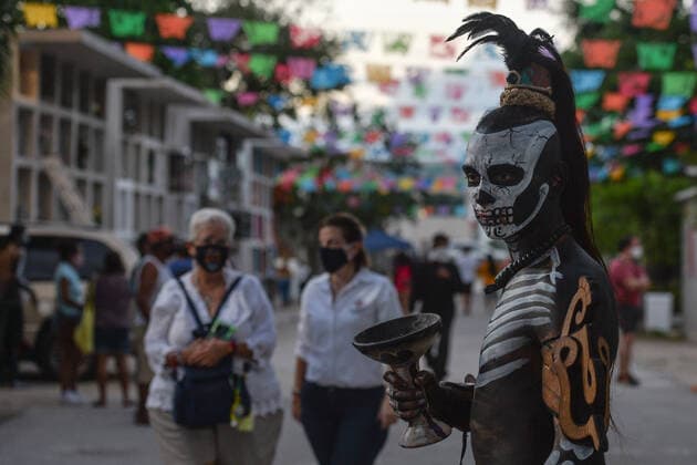 All Saints Day Celebrations In Playa Del Carmen A show by a local folk group related to the Day of the Dead (in Spanish: Dia de Muertos) in the municipal cemetery of Playa del Carmen. All Saints Day in Mexico coincides with the first day of the Day of the Dead (Dia de Muertos) celebration. It commemorates children who have died (Dia de los Inocentes) and the second day celebrates all deceased adults. In 2008, the tradition was inscribed in the Representative List of the Intangible Cultural Heritage of Humanity by UNESCO. On Monday, 1 November 2021, in Playa Del Carmen, Quintana Roo, Mexico. Playa Del Carmen Mexico  Copyright: xArturxWidakx widak-allsaint211101_npj3K