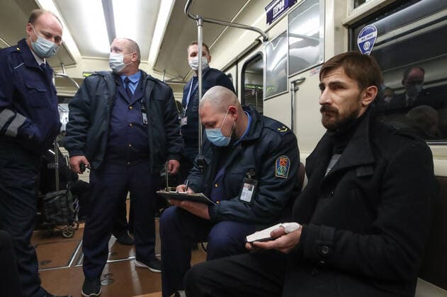 ST PETERSBURG, RUSSIA - NOVEMBER 2, 2021: St Petersburg Underground employees fill out a report of violation of face mask rules at St Petersburg Underground. Russia has introduced non-working days from October 30 to November 7 to prevent the spread of the novel coronavirus. Alexander Demianchuk TASS  TS1168D9
