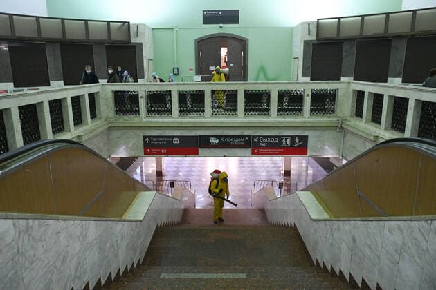 Russia Coronavirus Disinfection 6687189 02.11.2021 An employee of Russian Emergency Situations Ministry wearing protective gears disinfect a hall of the Kazansky railway station amid the coronavirus pandemic, in Moscow, Russia. Maksim Blinov Sputnik Moscow Russia  Copyright: xMaksimxBlinovx