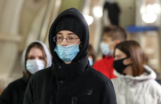 ST PETERSBURG, RUSSIA - NOVEMBER 2, 2021: Passengers are seen at a station of St Petersburg Underground. Russia has introduced non-working days from October 30 to November 7 to prevent the spread of the novel coronavirus. Alexander Demianchuk TASS  TS1168DE