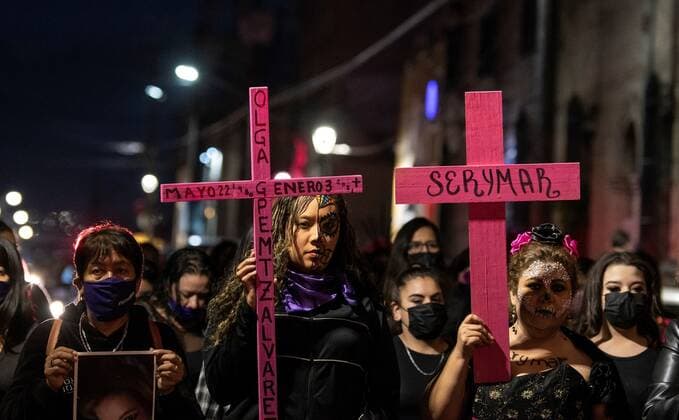 Women characterized as catrinas participate in a silent procession and an offering for the traditional Day of the Dead to remember the victims of femicide, in the city of Saltillo, Coahuila state, Mexico, 02 November 2021. Through a silent procession and an offering for the traditional Day of the Dead, collectives remembered the victims of femicide in their day. Procession of catrinas remember victims of femicide in Mexico !ACHTUNG: NUR REDAKTIONELLE NUTZUNG!  Copyright: xMiguelxSierrax MEX5993 20211103-afac0ef8cc4d76531ac84afb4a72e727d7c635c7