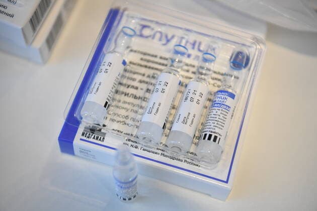 Russia Coronavirus Vaccination 6687860 03.11.2021 Ampules with of Sputnik V (Gam-COVID-Vac) vaccine against the coronavirus disease are pictured during a vaccination at River Park hotel, in Novosibirsk, Russia. Alexandr Kryazhev Sputnik Novosibirsk Russia  Copyright: xAlexandrxKryazhevx