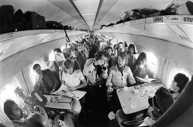 1976-10-10 Swedish pop group Abba with Bjorn Ulvaeus and Benny Andersson in an airplane surrounded by journalists, on their way to Warsaw. Sweden x3020x *** 1976 10 10 Swedish pop group Abba with Bjorn Ulvaeus and Benny Andersson in an airplane surrounded by journalists, on their way to Warsaw Sweden x3020x,  Copyright: xBjörnxLarssonxAsk KB TTx ABBA WARSAW 1976