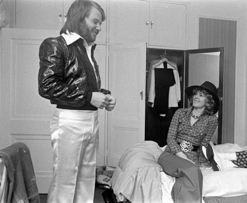 Swedish pop group ABBA at their hotel in London after winning the Eurovision Song Contest in Brighton, England, in April, 1974. Benny Andersson and Anni-Frid Lyngstad . LONDON UNITED KINGDOM x3012x *** Swedish pop group ABBA at their hotel in London after winning the Eurovision Song Contest in Brighton, England, in April, 1974 Benny Andersson and Anni Frid Lyngstad LONDON UNITED KINGDOM x3012x,  Copyright: xLennartxEdling KB TTx ABBA AFTER EUROVISION 1974