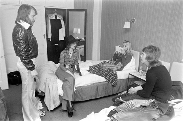 Swedish pop group ABBA at their hotel in London after winning the Eurovision Song Contest in Brighton, England, in April, 1974. From left Benny Andersson, Anni-Frid Lyngstad , Agnetha Fältskog and Björn Ulvaeus. LONDON UNITED KINGDOM x3012x *** Swedish pop group ABBA at their hotel in London after winning the Eurovision Song Contest in Brighton, England, in April, 1974 From left Benny Andersson, Anni Frid Lyngstad , Agnetha Fältskog and Björn Ulvaeus LONDON UNITED KINGDOM x3012x,  Copyright: xLennartxEdling KB TTx ABBA AFTER EUROVISION 1974