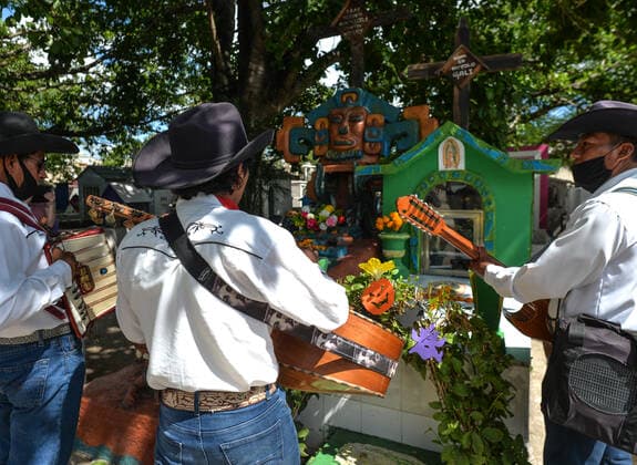Day Of The Dead In Playa Del Carmen Traditional Mexican song performed by a local band, on the Day of the Dead (in Spanish: Dia de Muertos) in the municipal cemetery of Playa del Carmen. All Saints Day in Mexico coincides with the first day of the Day of the Dead (Dia de Muertos) celebration. It commemorates children who have died (Dia de los Inocentes) and the second day celebrates all deceased adults. In 2008, the tradition was inscribed in the Representative List of the Intangible Cultural Heritage of Humanity by UNESCO. On Tuesday, 2 November 2021, in Playa Del Carmen, Quintana Roo, Mexico. Playa Del Carmen Mexico  Copyright: xArturxWidakx widak-dayofthe211102_npKaQ
