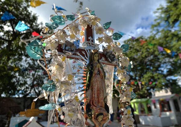 Day Of The Dead In Playa Del Carmen A decorated cross in the municipal cemetery of Playa del Carmen. All Saints Day in Mexico coincides with the first day of the Day of the Dead (Dia de Muertos) celebration. It commemorates children who have died (Dia de los Inocentes) and the second day celebrates all deceased adults. In 2008, the tradition was inscribed in the Representative List of the Intangible Cultural Heritage of Humanity by UNESCO. On Tuesday, 2 November 2021, in Playa Del Carmen, Quintana Roo, Mexico. Playa Del Carmen Mexico  Copyright: xArturxWidakx widak-dayofthe211102_npvJE