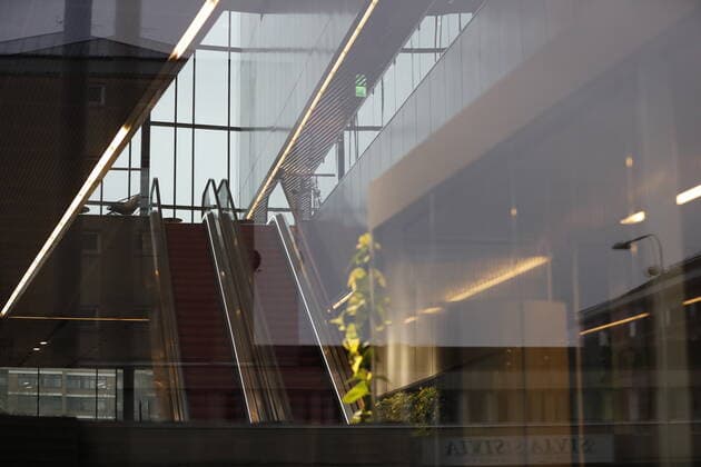 UPPSALA 20211103 Police continue to investigate the incident in Uppsala Concert Hall on Tuesday night, when two men died and a woman was injured after one of the men fell from a height Photo Christine Olsson TT kod 10430 UPPSALA SWEDEN x10430x,  Copyright: xChristinexOlsson TTx UPPSALA CONCERT HALL