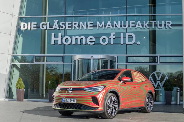Dresden GER, Dresden, VW, 03.11.2021, ID5 Enthuellung - Live Der ID.5 E - SuV Coupe, das zweite E-SUV der Marke Volkswagen, seine virtuelle Welt - Premiere, in der Glaesernen Manufaktur Dresden, 03.11.21, *** Dresden GER, Dresden, VW, 03 11 2021, ID5 Unveiling Live The ID 5 E SuV Coupe, the second E SUV of the Volkswagen brand, its virtual world premiere, at the Glaesernen Manufaktur Dresden, 03 11 21, Copyright: xUwexKoch Eibner-Pressefotox EP_UKH
