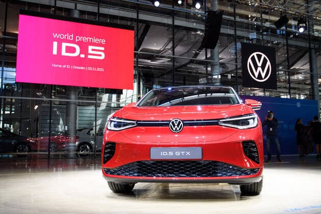 Dresden GER, Dresden, VW, 03.11.2021, ID5 Enthuellung - Live Der ID.5 E - SuV Coupe, das zweite E-SUV der Marke Volkswagen, seine virtuelle Welt - Premiere, in der Glaesernen Manufaktur Dresden, 03.11.21, *** Dresden GER, Dresden, VW, 03 11 2021, ID5 Unveiling Live The ID 5 E SuV Coupe, the second E SUV of the Volkswagen brand, its virtual world premiere, at the Glaesernen Manufaktur Dresden, 03 11 21, Copyright: xUwexKoch Eibner-Pressefotox EP_UKH