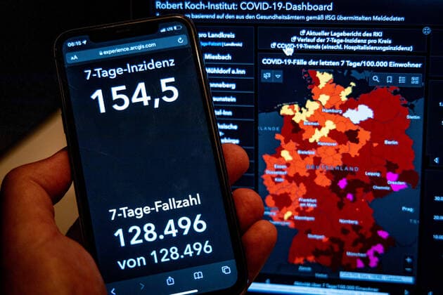 Coronavirus in Germany Covid 19 Dashboard of the Robert Koch Institute 04 11 2021 Robert Koch Institute 7 days Incidence 154.5 7 days Number of cases 128 496 COVID 19 cases 4 672 368 Addition of 33 949 compared to previous day COVID 19 deaths 96 192 Addition of 165 compared to previous day