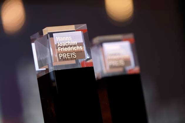 The prize at the award ceremony of the Hanns Joachim Friedrichs Prize 2021 at the WDR Funkhaus Cologne, 04 11 2021 Foto:xC.xHardtx xFuturexImage