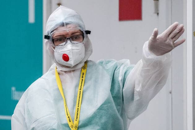 MOSCOW, RUSSIA â€“ NOVEMBER 5, 2021: A healthcare worker gestures at the Novomoskovsky multipurpose medical centre treating patients who suffer from the novel coronavirus disease (COVID-19). Sergei Karpukhin TASS  TS116DBD
