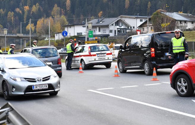 * OUT of AUT - Keine Weitergabe an Drittanbieter