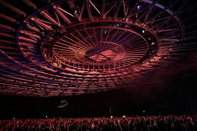Concertgoers at a Fritz Kalkbrenner concert at the Velodrom in Berlin, 5 November 2021 Fritz Kalkbrenner in Berlin