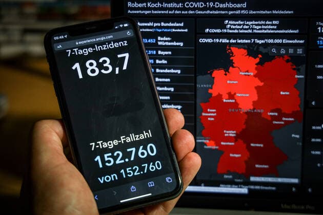 Coronavirus in Germany Covid 19 Dashboard of the Robert Koch Institute 06 11 2021 Robert Koch Institute 7 days Incidence 183.7 7 days Number of cases 152 760 COVID 19 cases 4 743 490 Addition of 34 002 compared to the previous day COVID 19 deaths 96 488 Addition of 142 compared to the previous day