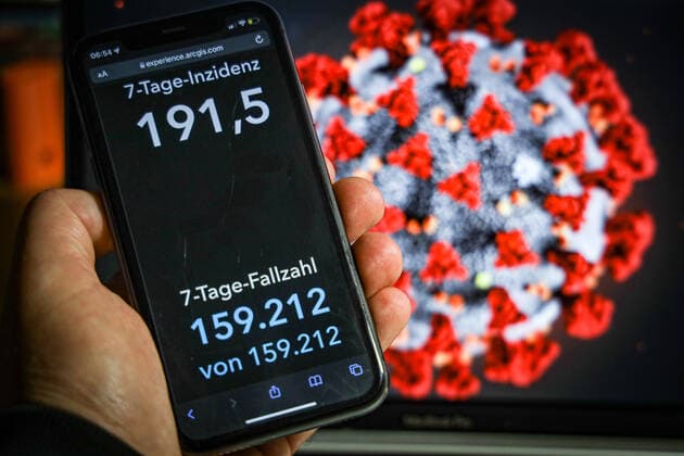 Coronavirus in Germany Covid 19 Dashboard of the Robert Koch Institute 07 11 2021 Robert Koch Institute 7 days Incidence 191.5 7 days Number of cases 159 212 COVID 19 cases 4 767 033 Addition of 23 543 compared to the previous day COVID 19 deaths 96 525 Addition of 37 compared to the previous day