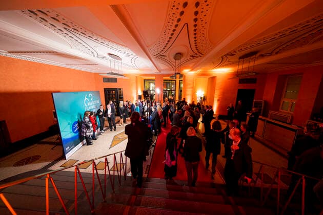 The guests in the foyer of the theatre Film Award Night of the Nordic Film Days Lübeck, 06 11 21 Lübeck Schleswig Holstein Germany Copyright: xAgentur54Gradx xFelixxKoenigx