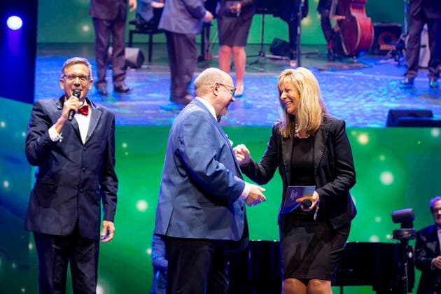 Sigurd Moe Hetland is honoured as a journalist Film Award Night of the Nordic Film Days Lübeck, 06 11 21 Lübeck Schleswig Holstein Germany Copyright: xAgentur54Gradx xFelixxKoenigx