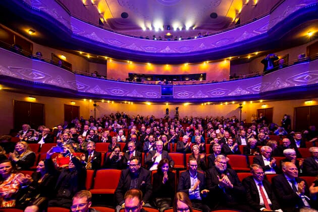 The guests in the theatre during the award ceremony Film Award Night of the Nordic Film Days Lübeck, 06 11 21 Lübeck Schleswig Holstein Germany Copyright: xAgentur54Gradx xFelixxKoenigx