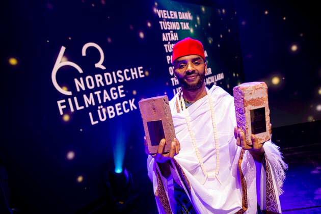 NDR Film Award winner and director of the film The Gravediggers Wife Khadar Ayderus Film Award Night of the Nordic Film Days Lübeck, 06 11 21 Lübeck Schleswig Holstein Germany Copyright: xAgentur54Gradx xFelixxKoenigx