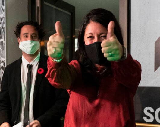 November 7, 2021, QUEBEC, PQ, Canada: Marie-Josee Savard raises her thumbs as she walks in the election headquarters after she was elected mayor of Quebec City, in Quebec City, Sunday, Nov. 7, 2021. QUEBEC Canada  - ZUMAc35_ 20211107_zaf_c35_107 Copyright: xJacquesxBoissinotx