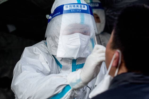 (211108) -- XINING, Nov. 8, 2021 -- A medical worker takes a swab sample from a citizen for nucleic acid test at a testing site in Xining, northwest China s Qinghai Province, Nov. 8, 2021. Xining started its second round of mass nucleic acid testing at 9 a.m. on Monday. As of Nov. 7, Xining finished the first round of testing, and all swab samples from 1,448,000 citizens came back negative. ) CHINA-QINGHAI-XINING-COVID-19-NUCLEIC ACID-TEST (CN) WuxGang 