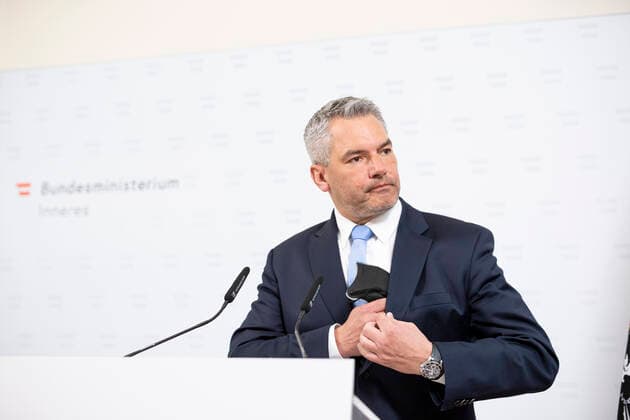 Ministry of the Interior Vienna: Statements regarding the main checks on the new corona regulations Medientermin im Innenministerium: Statements über die Schwerpunktkontrollen bezüglich der neuen Corona - Regeln. Im Bild: Innenminister Karl Nehammer (ÖVP). Österreich. 08.11.2021