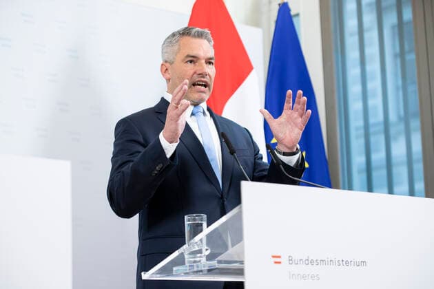 Ministry of the Interior Vienna: Statements regarding the main checks on the new corona regulations Medientermin im Innenministerium: Statements über die Schwerpunktkontrollen bezüglich der neuen Corona - Regeln. Im Bild: Innenminister Karl Nehammer (ÖVP). Österreich. 08.11.2021