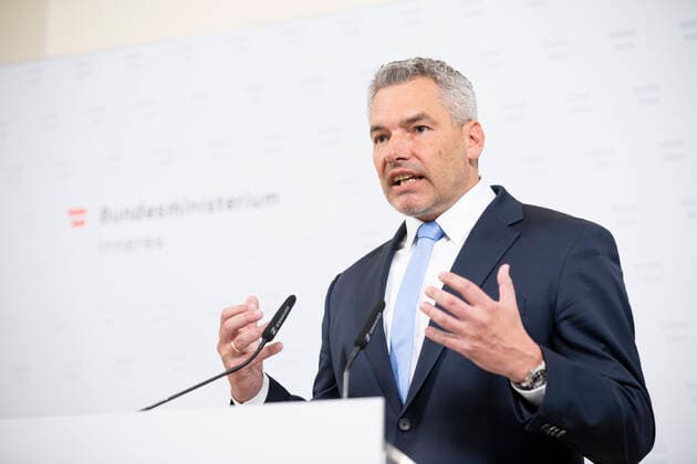 Ministry of the Interior Vienna: Statements regarding the main checks on the new corona regulations Medientermin im Innenministerium: Statements über die Schwerpunktkontrollen bezüglich der neuen Corona - Regeln. Im Bild: Innenminister Karl Nehammer (ÖVP). Österreich. 08.11.2021