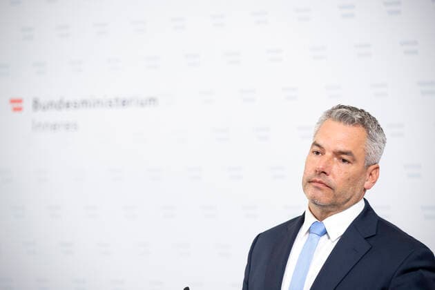 Ministry of the Interior Vienna: Statements regarding the main checks on the new corona regulations Medientermin im Innenministerium: Statements über die Schwerpunktkontrollen bezüglich der neuen Corona - Regeln. Im Bild: Innenminister Karl Nehammer (ÖVP). Österreich. 08.11.2021