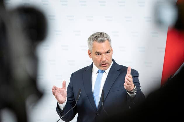 Ministry of the Interior Vienna: Statements regarding the main checks on the new corona regulations Medientermin im Innenministerium: Statements über die Schwerpunktkontrollen bezüglich der neuen Corona - Regeln. Im Bild: Innenminister Karl Nehammer (ÖVP). Österreich. 08.11.2021